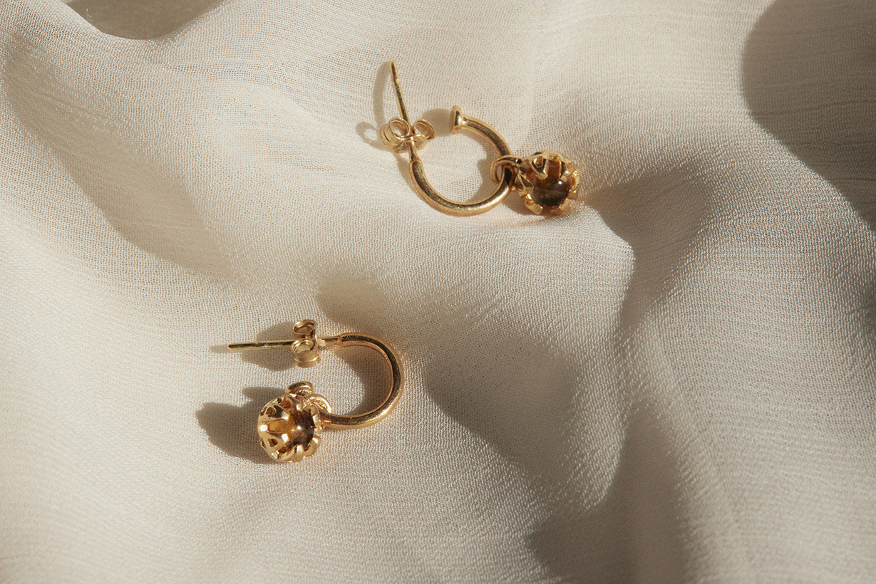 Protea Cabochon Huggies - Gold